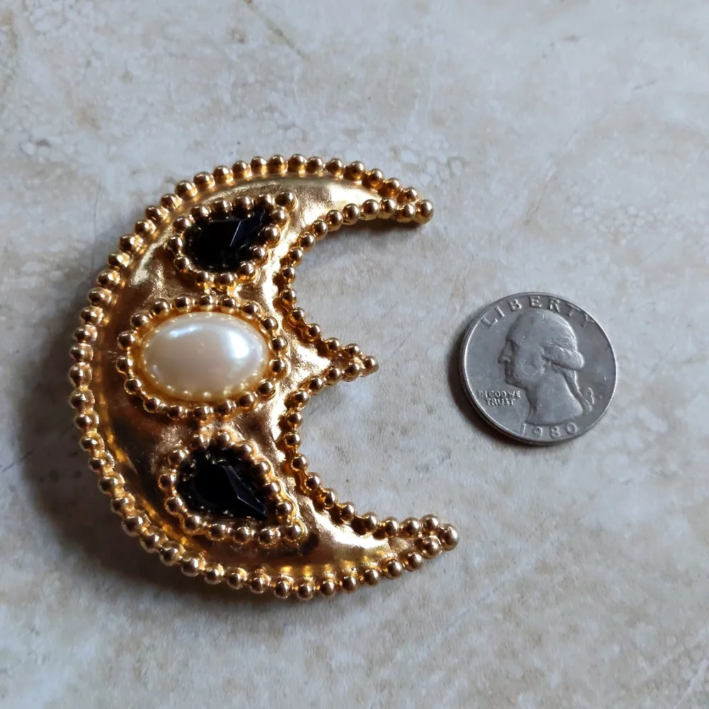 Vintage 1980s Carol Dauplaise Golden Baroque Pearl Faceted Crystal Moon Pin